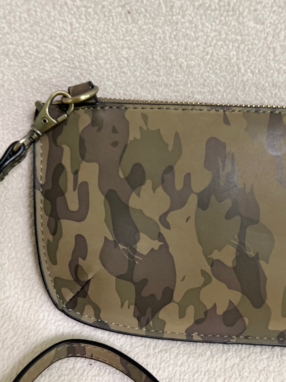 Joy Susan Mini Crossbody Wristlet Clutch Vegan Leather Camo Bag Adjustable Strap - Picture 5 of 14